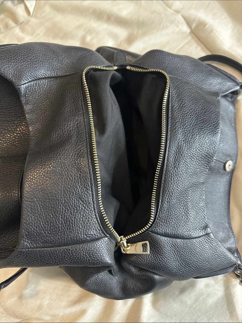Classic Black Leather Shoulder Bag - Picture 4 of 7